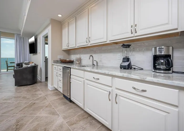 Phoenix Gulf Towers 1008 Apartment *